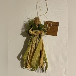 NWT  Enesco Natures Poetry Handcrafted Fairy Ornament Ornie 2011 Green/Ivory Sm